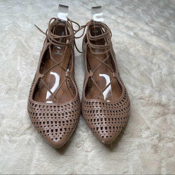 Mossimo Women’s Laser Cut Pointed Toe Shoe - Picture 4 of 10